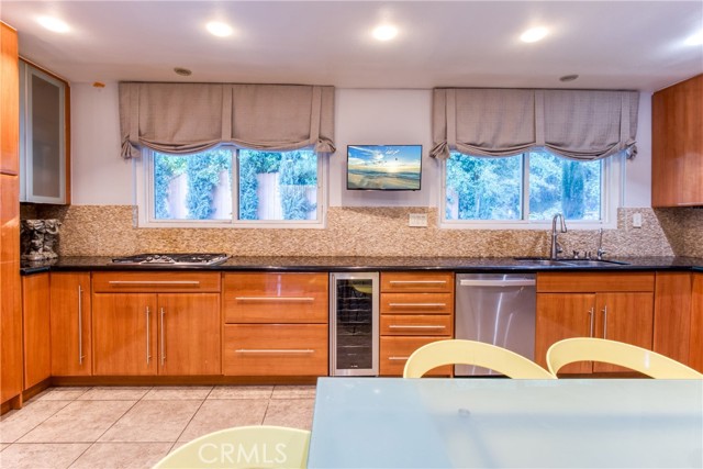 Detail Gallery Image 12 of 52 For 7796 Skyhill Drive, Los Angeles,  CA 90068 - 5 Beds | 3 Baths