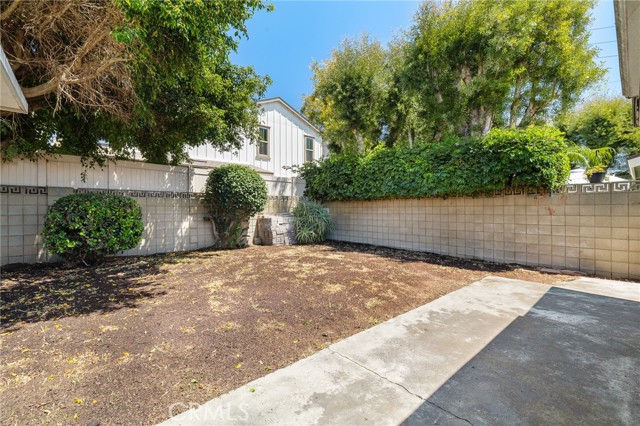 8065 E Ring Street, Long Beach CA: https://media.crmls.org/medias/f8203d30-1786-4afd-aa4d-7e0086427642.jpg