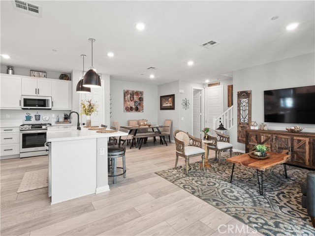 Detail Gallery Image 4 of 34 For 27478 Boulderview, Valencia,  CA 91381 - 3 Beds | 3 Baths