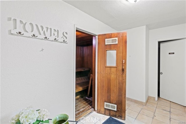 Detail Gallery Image 12 of 14 For 5412 Lindley Ave #108,  Encino,  CA 91316 - 3 Beds | 2 Baths