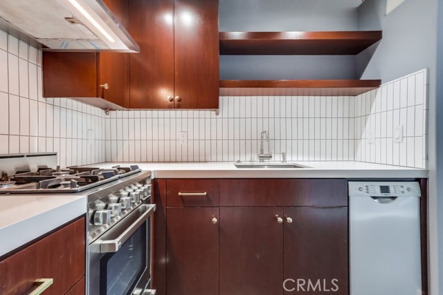 6715 E Ocean Boulevard, Long Beach CA: https://media.crmls.org/medias/f8208f1a-6dfd-48a9-b9dd-38abce0f5ab5.jpg