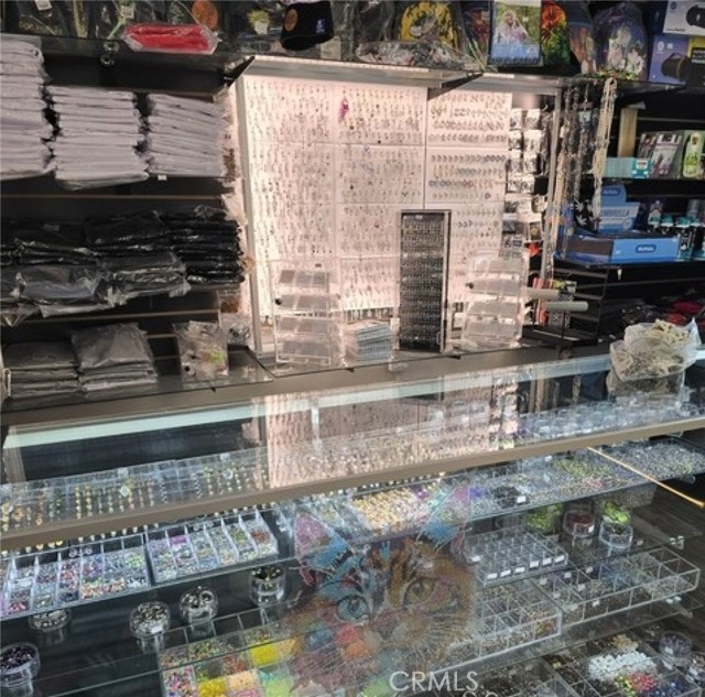 3559 W 3rd Street, Los Angeles CA: https://media.crmls.org/medias/f821f244-0e10-4ea9-a9d6-437d7e3c7336.jpg