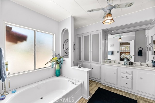 1735 Mango Way, Hemet CA: https://media.crmls.org/medias/f8232ebc-c870-4b84-811f-005f65e13f33.jpg