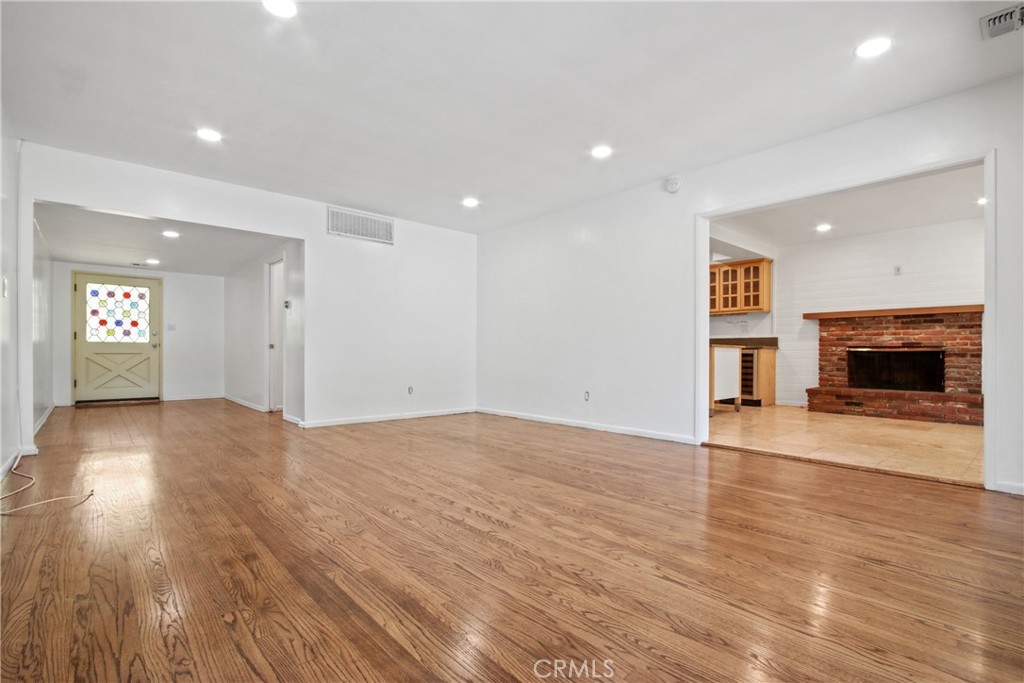 MLS #OC25222224 image #2