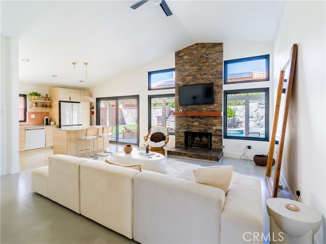 65800 Avenida Ladera, Desert Hot Springs CA: https://media.crmls.org/medias/f825c279-1414-4387-85a9-ccdc13c61429.jpg