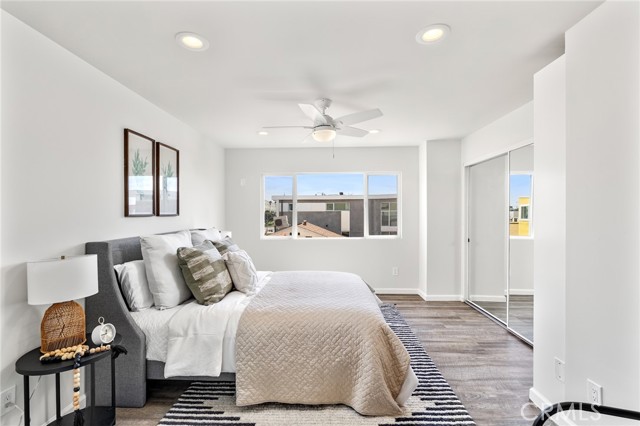 72 The Strand, Hermosa Beach, California 90254, 3 Bedrooms Bedrooms, ,2 BathroomsBathrooms,Residential,Sold,The Strand,SB23109684