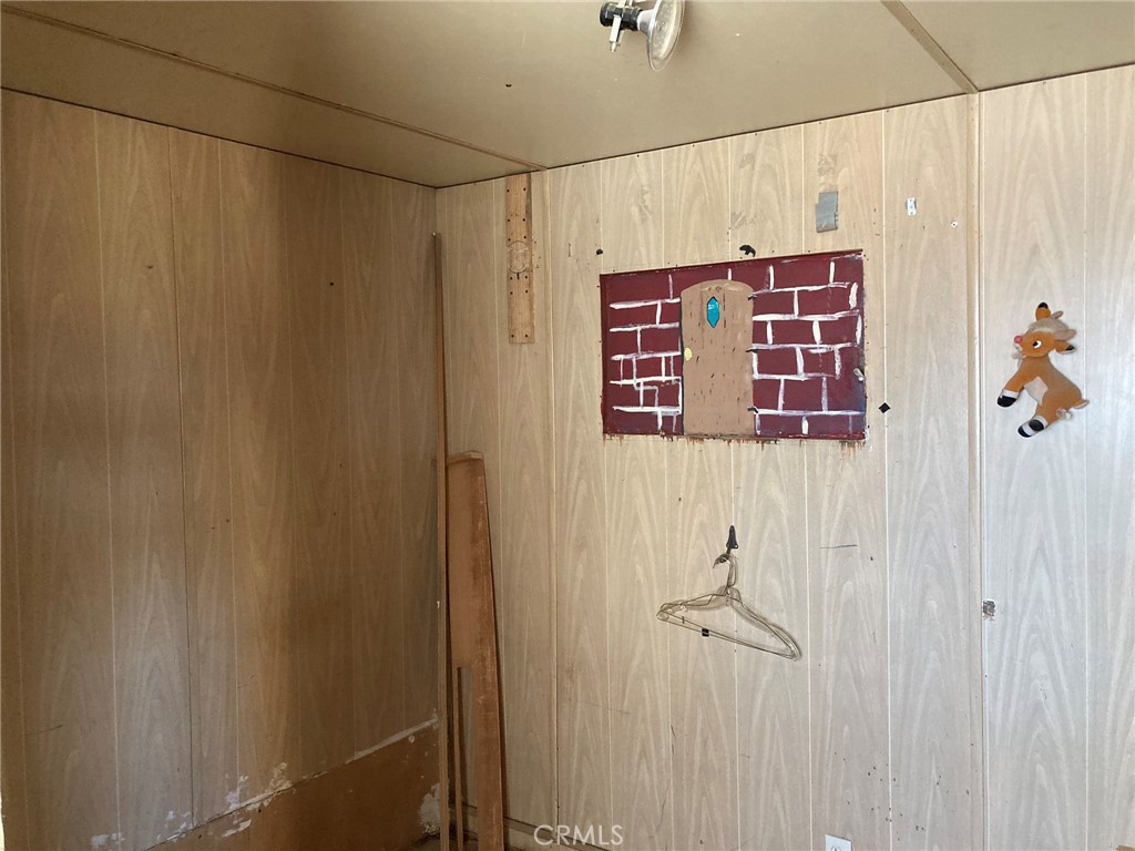 https://media.crmls.org/medias/f826b401-171b-4d15-b137-fabd3597e7d1.jpg?preset=X-Large