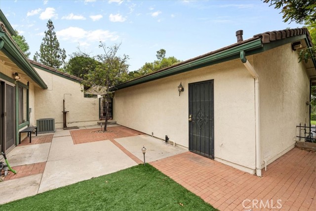 2587 Eagle Circle, Corona CA: https://media.crmls.org/medias/f826f760-a77d-479f-ab00-e1943931fed0.jpg