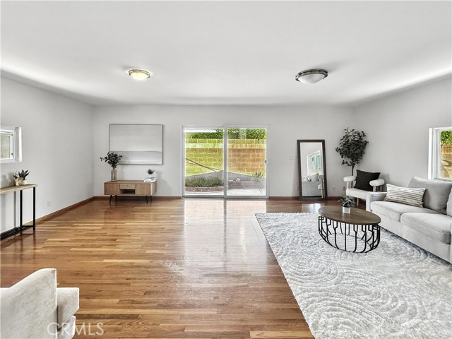 2750 Fanwood Avenue, Long Beach CA: https://media.crmls.org/medias/f82738ff-37ed-4265-8bc7-cdfc1e042ef0.jpg