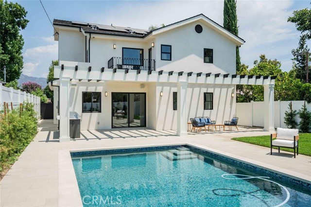 521 N Sparks Street, Burbank CA: https://media.crmls.org/medias/f8273acc-288e-4395-854c-6a9ea49e7003.jpg