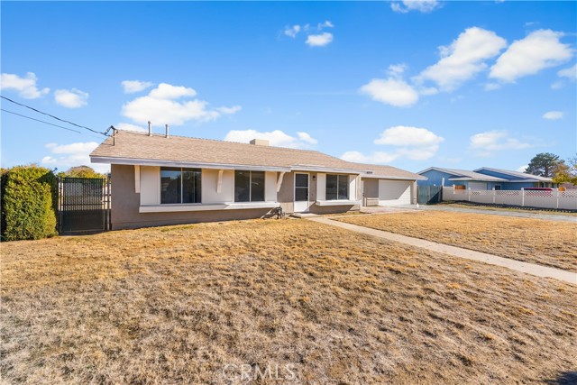 Detail Gallery Image 3 of 45 For 40596 Fieldspring, Lancaster,  CA 93535 - 3 Beds | 2 Baths