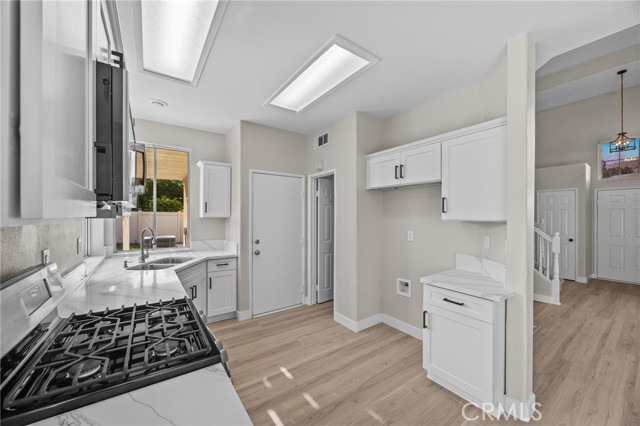 Detail Gallery Image 10 of 32 For 929 Mesa Alta Cir, Corona,  CA 92879 - 3 Beds | 2/1 Baths