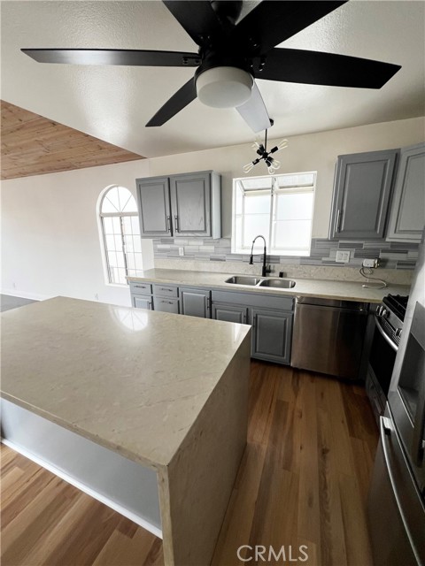 Detail Gallery Image 6 of 19 For 613 Poinsettia Ave #1/2,  Corona Del Mar,  CA 92625 - 3 Beds | 2 Baths