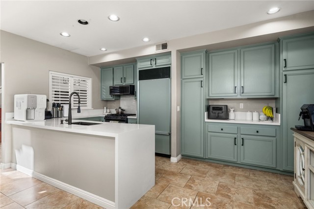 Detail Gallery Image 8 of 44 For 14171 Shoreline Dr, Chino Hills,  CA 91709 - 3 Beds | 2/1 Baths