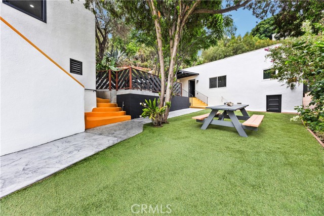 3135 Minnesota Street, Los Angeles CA: https://media.crmls.org/medias/f82a407c-e47e-4b8b-916e-dd05d342d6db.jpg