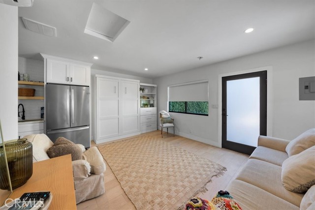 1834 Stearns Drive, Los Angeles CA: https://media.crmls.org/medias/f82ad106-9244-4d07-875d-5127c51025ff.jpg