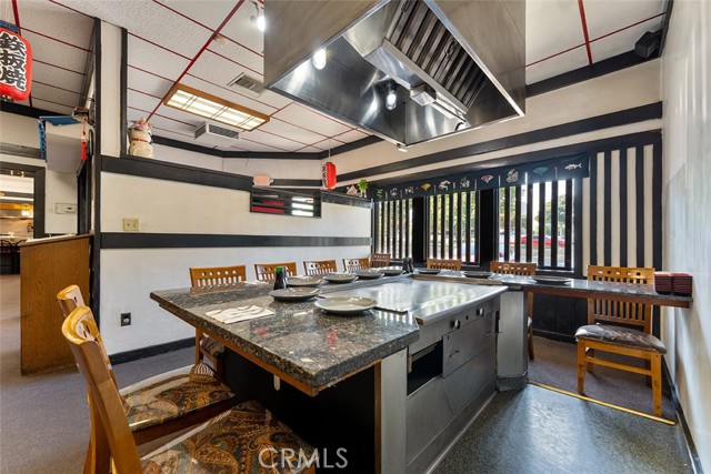 320 W Foothill Blvd, Upland CA: https://media.crmls.org/medias/f82b21b6-0e89-42c7-bbfa-22f9939af453.jpg