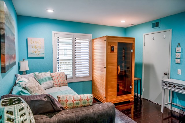 16551 Grunion, Huntington Beach CA: https://media.crmls.org/medias/f82b35ae-3991-4154-87a1-d9e0309e9264.jpg