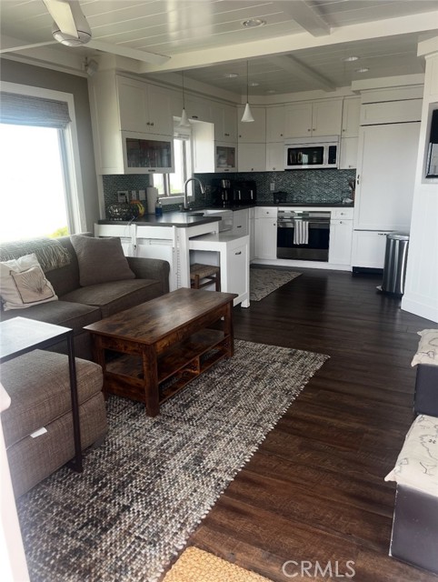 711 Pacific Coast, Huntington Beach CA: https://media.crmls.org/medias/f82b5950-1c0c-43e2-839e-0526bc076777.jpg