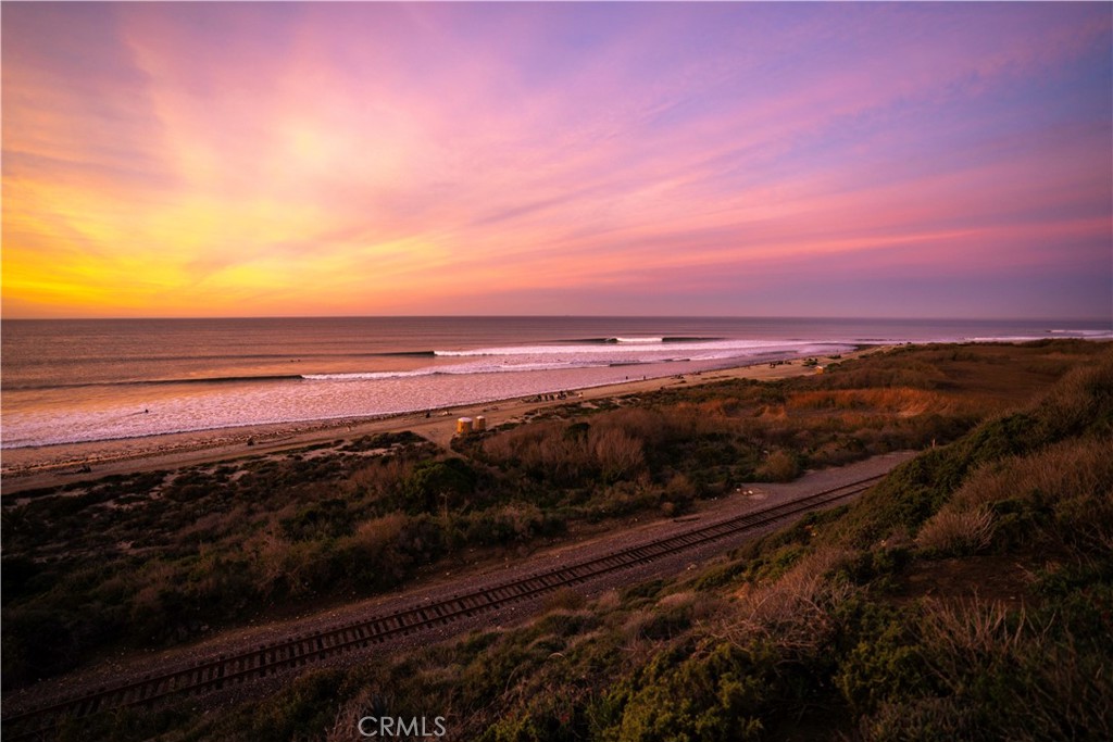 https://media.crmls.org/medias/f82cbfcd-ddb8-4876-9ccf-2db9d493b01c.jpg?preset=X-Large