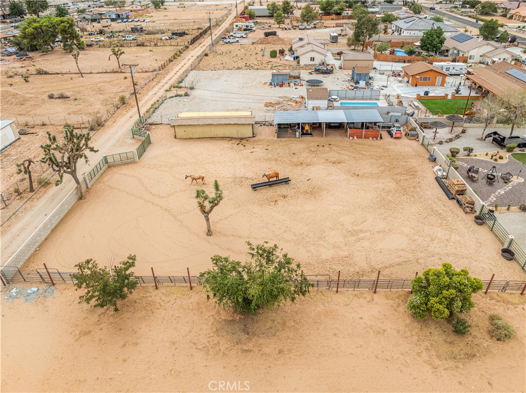 https://media.crmls.org/medias/f82cf092-7a49-40e2-a30d-547a48c2f50c.jpg?preset=X-Large