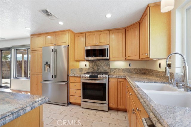 Detail Gallery Image 7 of 18 For 25377 Fortuna, Valencia,  CA 91355 - 3 Beds | 2 Baths