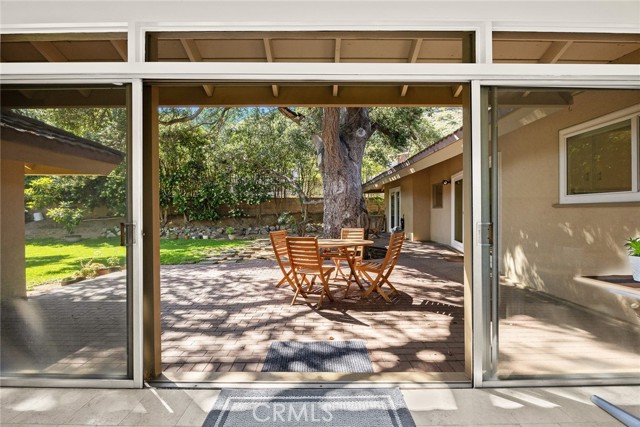 250 Hillgreen Place, Arcadia CA: https://media.crmls.org/medias/f82d85be-d8e0-4eab-aa48-d5a1e56ecec2.jpg
