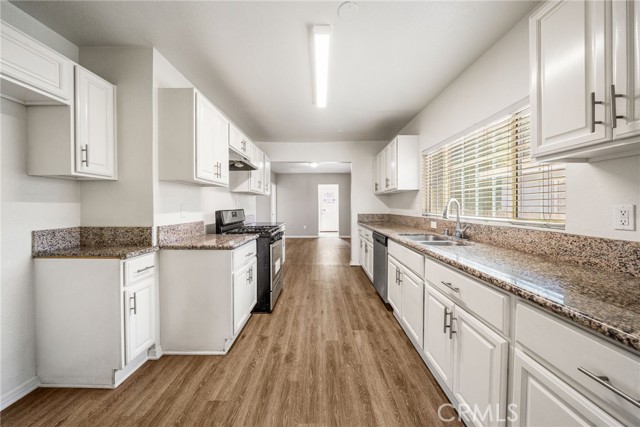 122 E 83rd Street, Los Angeles CA: https://media.crmls.org/medias/f82e3bec-c161-4f02-b9e9-8d337ace9427.jpg