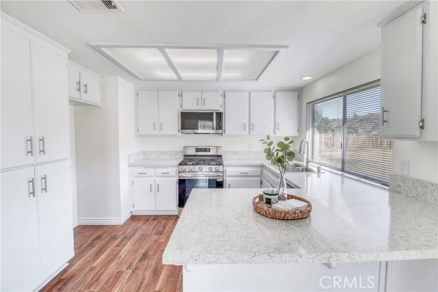 Detail Gallery Image 6 of 43 For 7855 Bangor Ave, Hesperia,  CA 92345 - 4 Beds | 2 Baths