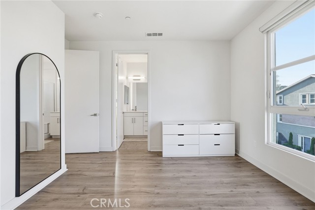 Detail Gallery Image 16 of 36 For 2700 E Chaucer #13,  Los Angeles,  CA 90065 - 4 Beds | 3/1 Baths