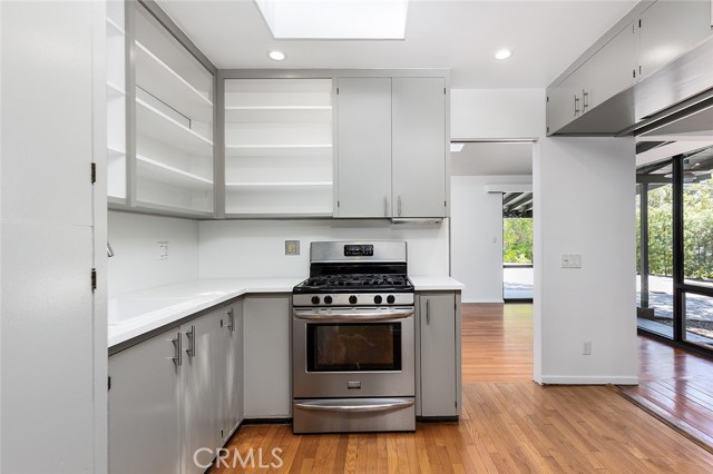 Detail Gallery Image 8 of 20 For 1947 Holliston Ave, Altadena,  CA 91001 - 2 Beds | 1 Baths