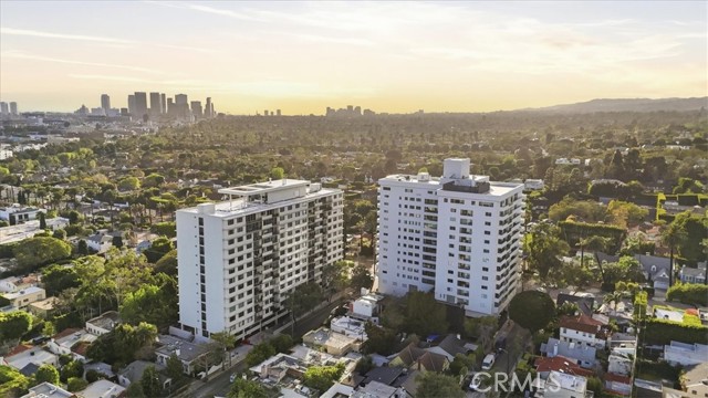 Detail Gallery Image 11 of 75 For 818 N Doheny Dr #908,  West Hollywood,  CA 90069 - 2 Beds | 2 Baths