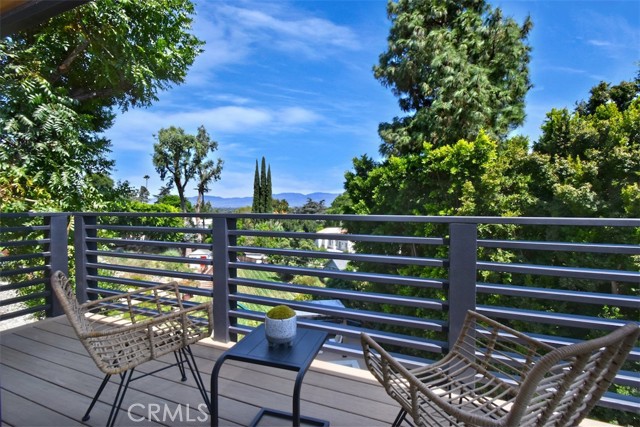 Detail Gallery Image 11 of 68 For 13327 Cheltenham Dr, Sherman Oaks,  CA 91423 - 4 Beds | 5/1 Baths