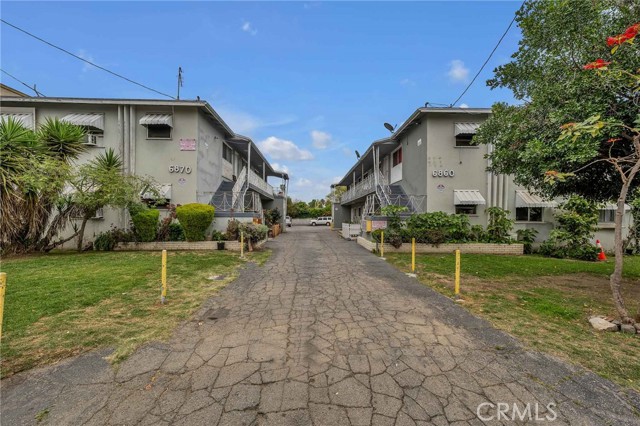 6862 Hazeltine Avenue, Van Nuys CA: https://media.crmls.org/medias/f82f80ae-fd76-400e-ae02-61ab3666b168.jpg