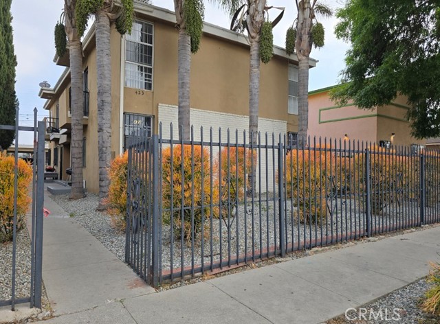 Detail Gallery Image 1 of 9 For 423 E 82nd St #3,  Los Angeles,  CA 90003 - 3 Beds | 1 Baths