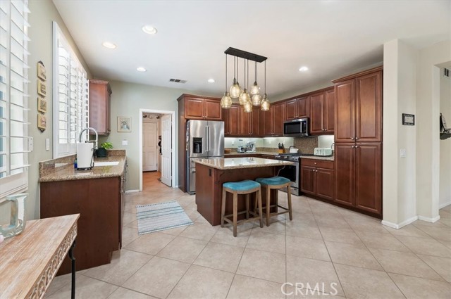 Detail Gallery Image 15 of 46 For 4795 Shasta Blue, Hemet,  CA 92545 - 5 Beds | 3 Baths