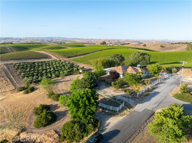 5015 Stagg Hill Place, Paso Robles CA: https://media.crmls.org/medias/f83124d8-cd57-49ad-b535-0adf3307c792.jpg