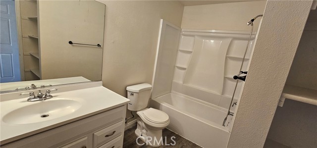 Image 7 of 14 For 1083 Circle City  202