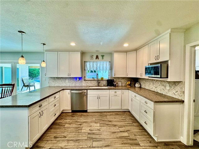 Detail Gallery Image 7 of 35 For 1795 N 1st Ave, Upland,  CA 91784 - 4 Beds | 3 Baths