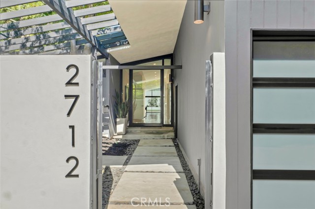 2712 N Beverly Glen Boulevard, Los Angeles CA: https://media.crmls.org/medias/f832cf55-bdc1-498a-97f5-4c92f9b0c718.jpg