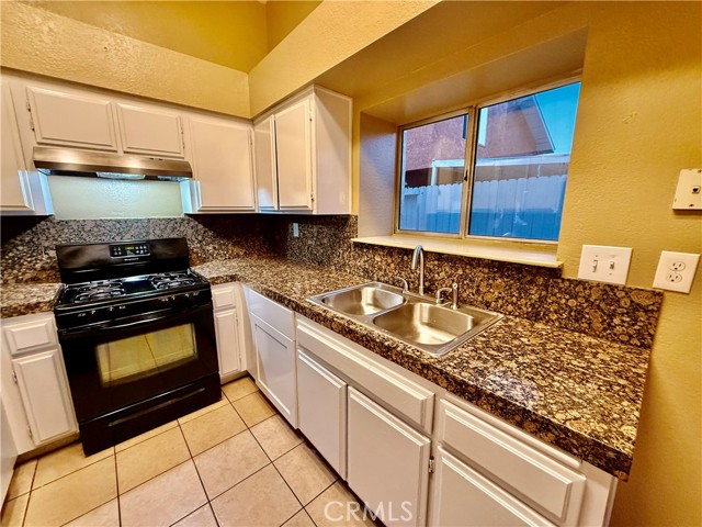 Detail Gallery Image 6 of 37 For 13772 Red Mahogany, Moreno Valley,  CA 92553 - 3 Beds | 2 Baths