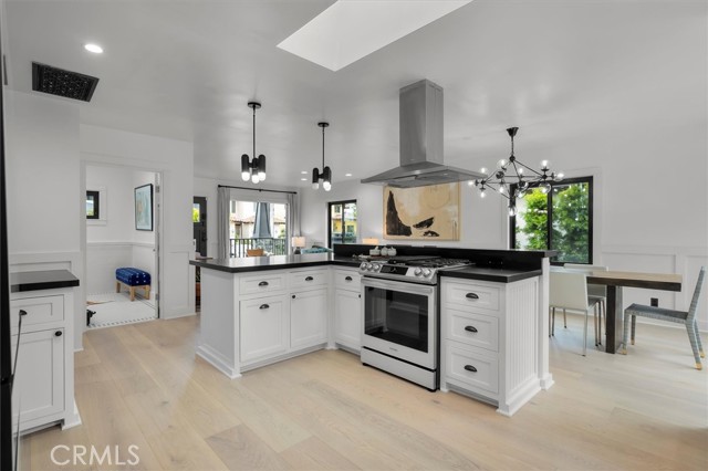 1012 10th Street, Manhattan Beach CA: https://media.crmls.org/medias/f8332241-452c-4dbf-bfc6-487757e6a24e.jpg