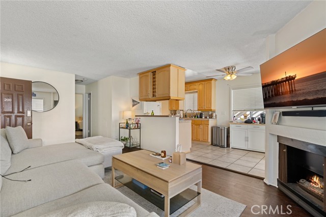 200 43rd Street, Manhattan Beach CA: https://media.crmls.org/medias/f8334142-a69d-40d4-8df8-754ab16aee4a.jpg