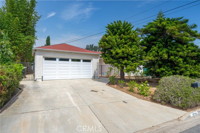 Detail Gallery Image 2 of 17 For 2029 Republic Ave, Costa Mesa,  CA 92627 - 3 Beds | 2 Baths