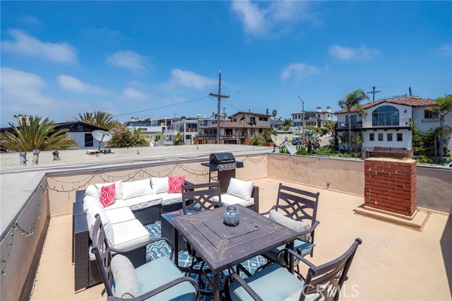 Detail Gallery Image 25 of 26 For 1839 Manhattan Ave, Hermosa Beach,  CA 90254 - 2 Beds | 2 Baths