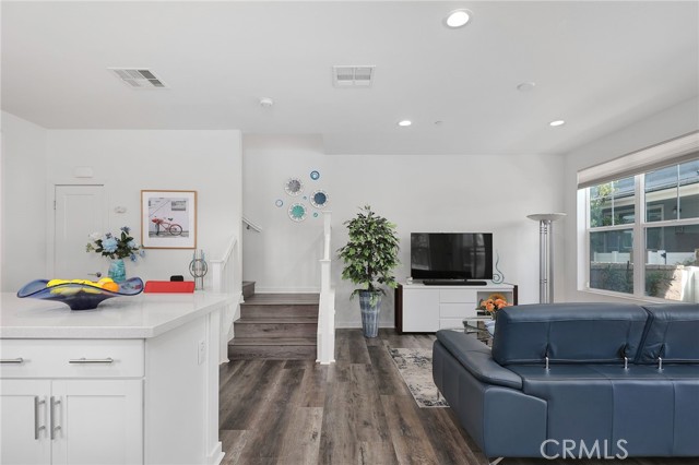 Detail Gallery Image 5 of 36 For 111 Red Brick Dr #1,  Simi Valley,  CA 93065 - 3 Beds | 2/1 Baths