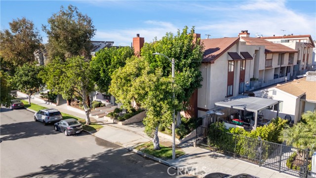 Detail Gallery Image 17 of 19 For 527 B E Elmwood, Burbank,  CA 91501 - 2 Beds | 3 Baths