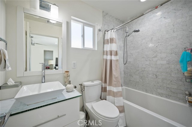 Detail Gallery Image 17 of 35 For 17642 Calvert St, Encino,  CA 91316 - 4 Beds | 2/1 Baths
