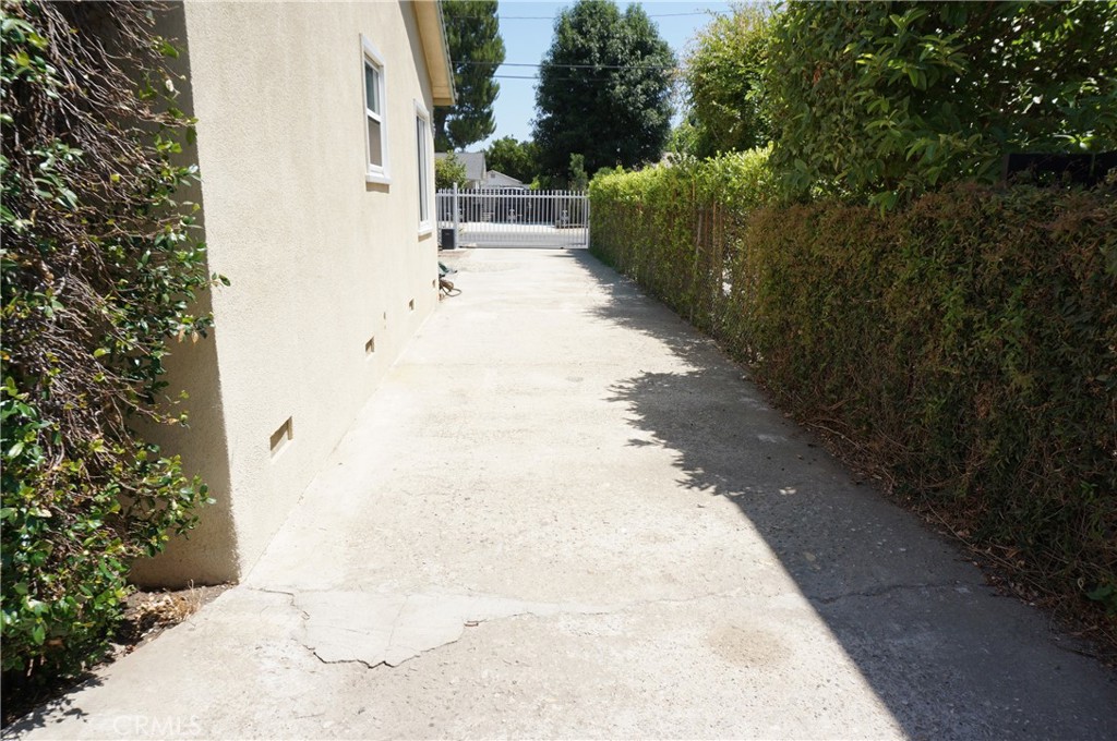 https://media.crmls.org/medias/f83680c8-cc07-4d1e-865e-2154be9cb4a3.jpg?preset=X-Large