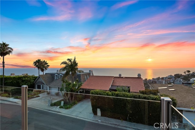 Detail Gallery Image 4 of 59 For 733 Pelican Dr, Laguna Beach,  CA 92651 - 3 Beds | 2/1 Baths